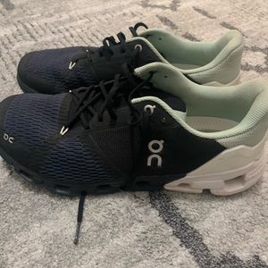 On Cloud-Cloud Flyer Women’s 11